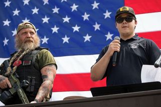 Jeden ozbrojený Američan hrdinou, druhý zločincem. Trump je na tenkém ledě - Seznam Zprávy